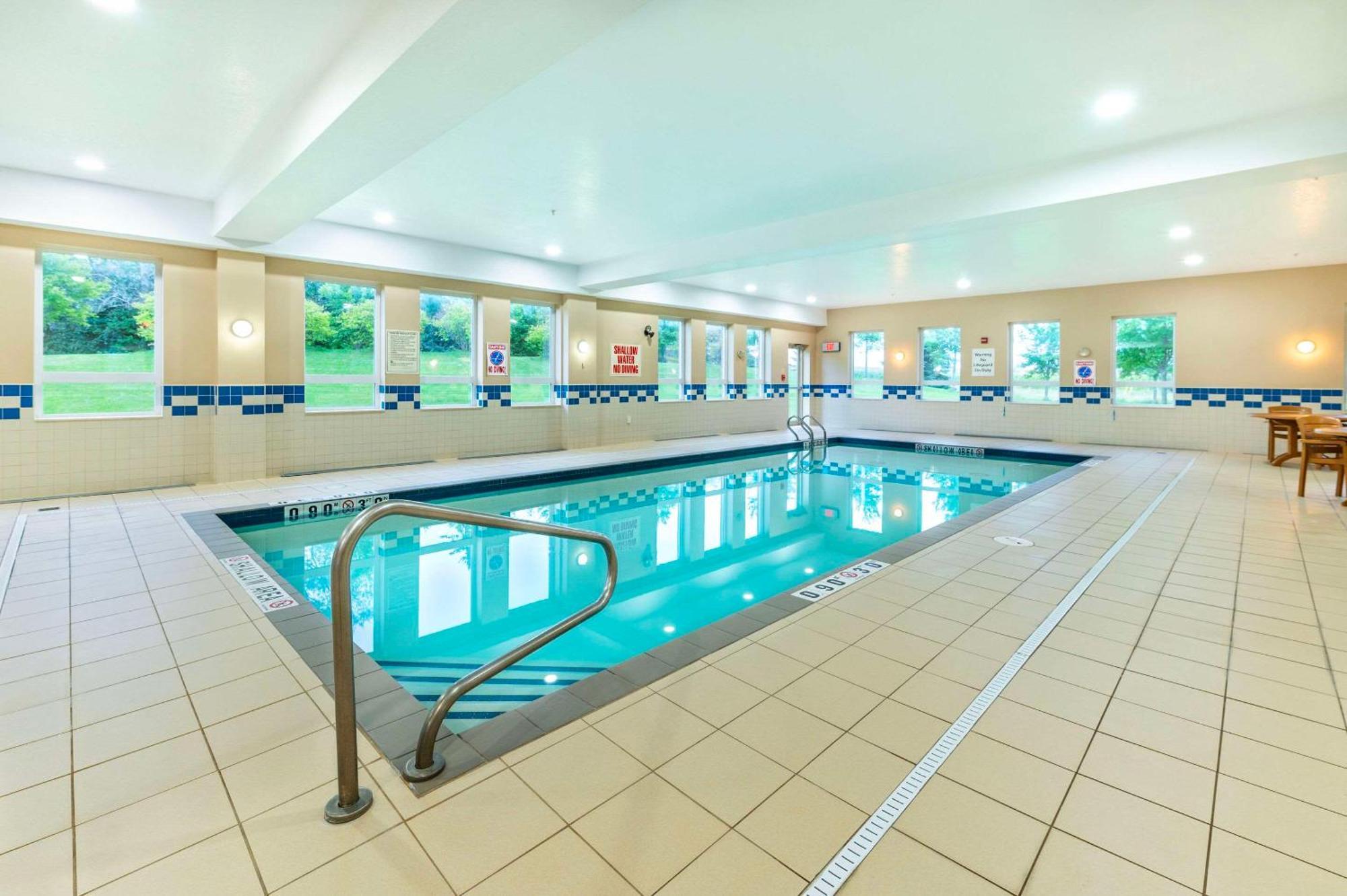 Comfort Inn & Suites Kincardine Buitenkant foto